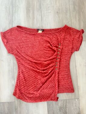 Red Draped Button-Accent Bloom Women's Top size large by BLOOM